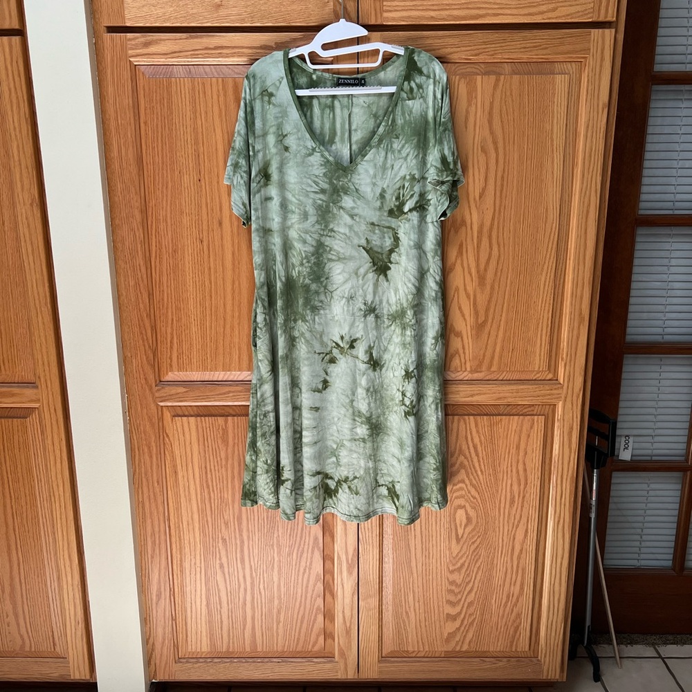Zennilo Olive Tie-Dye Short Sleeve dress with pockets, NWOT, Size 2X